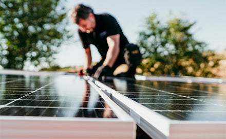 Installation panneaux solaires en toiture